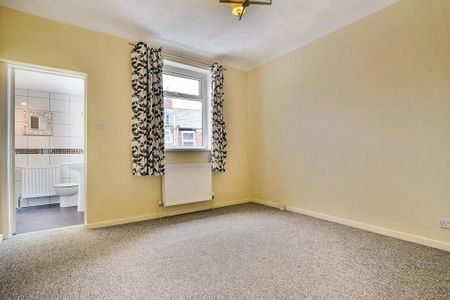 2 bedroom terraced house to rent - Photo 2