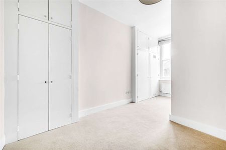 light and spacious one-bedroom apartment on the second floor (without lift) of a period building in Chelsea SW3. - Photo 4