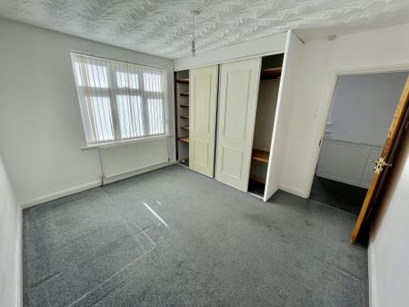 Semi-detached Family Home * Three Bedrooms * Fitted Kitchen * UPVC Double Glazing * Gas Central Heating * Rear Garden * Garage - Photo 3