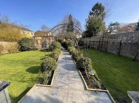 4 bedroom house to rent - Photo 2