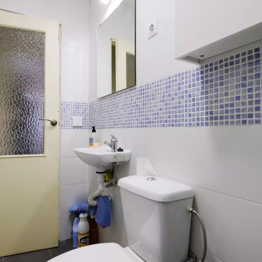 Single Bed in Room in a shared 4-bedroom apartment for rent in Getafe for professionals and students. - Photo 1