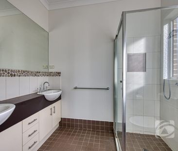 IDEAL FAMILY HOME - Photo 6