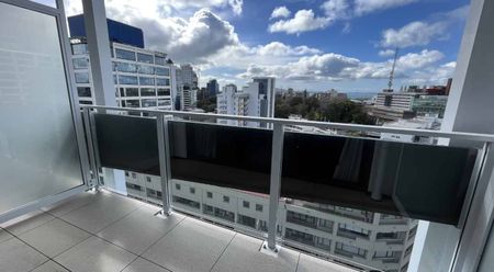 One Bedroom Apartment in Auckland City with Stunning Ocean View for Rent! - Photo 2