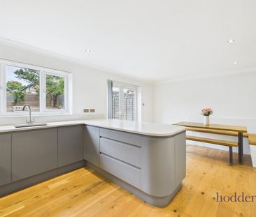 4 bedroom semi-detached house to rent - Photo 4