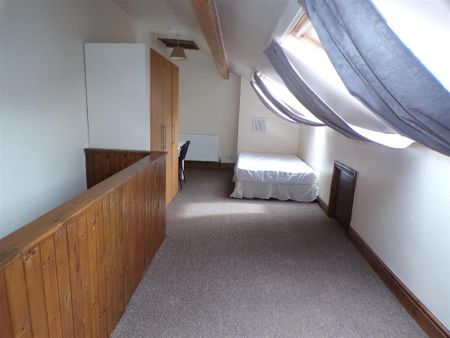 2 bedroom end of terrace house to rent - Photo 2