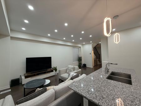 For Lease - 70 FRUITFUL Crescent, Whitby, Ontario - Photo 3