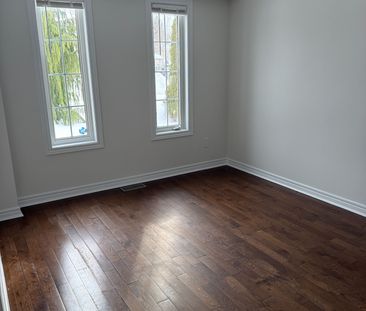 For Lease - 12 Woodfern Court, Barrie, Ontario - Photo 5