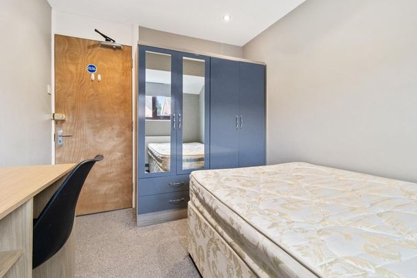 5 bedroom semi-detached house to rent - Photo 1