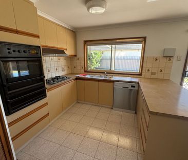 LOVELY 3 BEDROOM HOME! - Photo 3