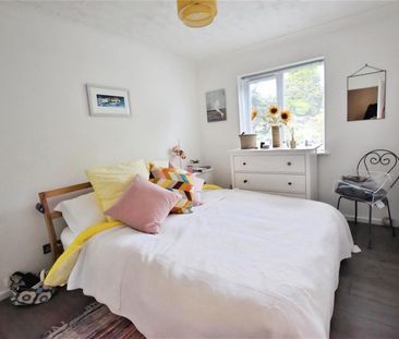 CLOSE TO MET LINE - Photo 4