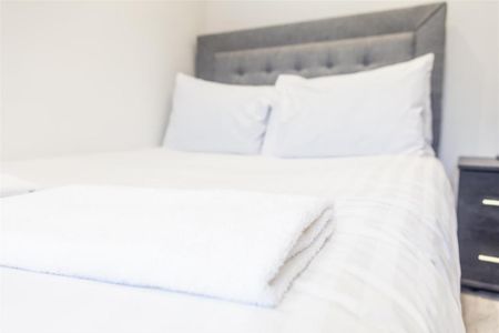 6 bedroom semi-detached house to rent - Photo 5