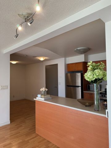 For Lease - 3888 Duke Of York Blvd Boulevard Unit# 834, Mississauga, Ontario - Photo 3