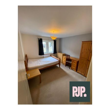 4 bedroom flat to rent - Photo 2