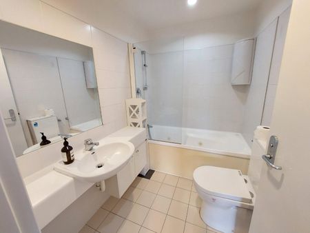 Recently Renovated Apartment - Photo 5