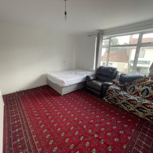 High Street, Surrey, TW19 - Photo 2