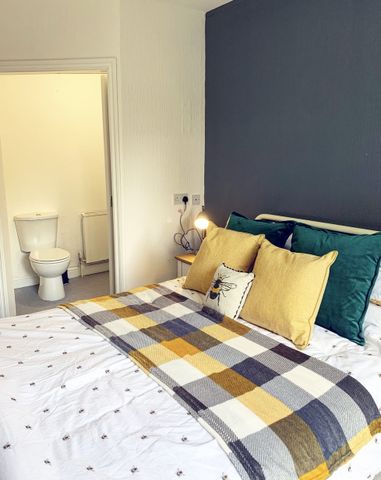 Liverpool, L8 - Photo 4