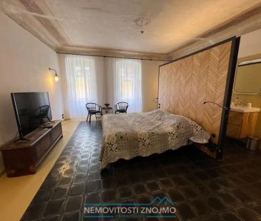 Pronájem zařízeného bytu 2+kk, v samotném srdci města Znojma - Photo 2