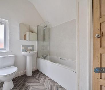 2 bedroom semi-detached house to rent - Photo 5