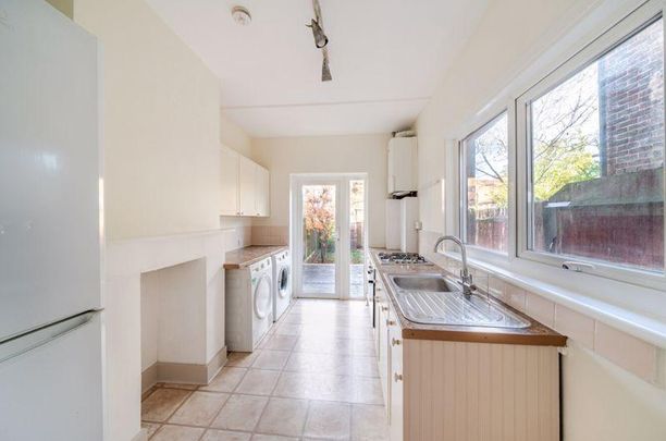 2 bedroom terraced house to rent - Photo 1