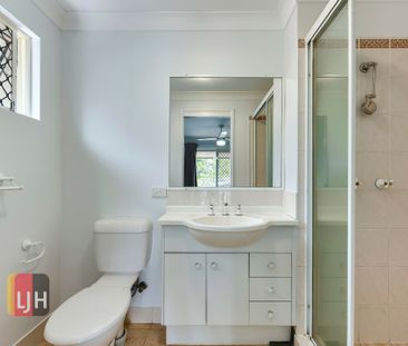 REFURBISHED, 2 BEDROOM APARTMENT IN NEWMARKET - Photo 6