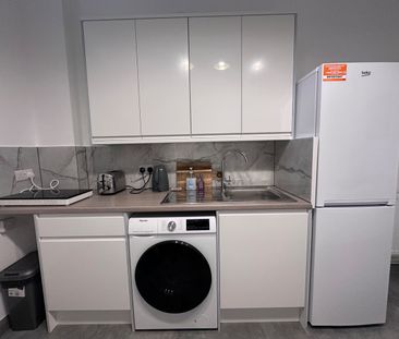 Studio Flat, High Road, N22 - Photo 2