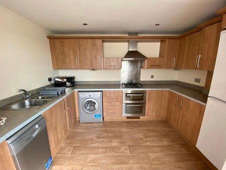 3 bedroom apartment to rent - Photo 4