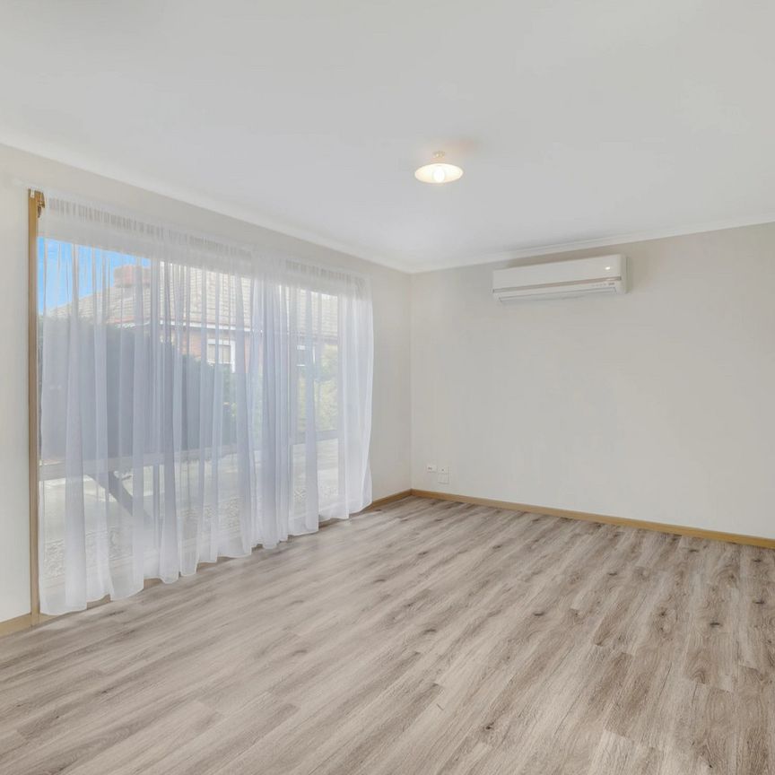 Spacious Townhouse - Photo 1