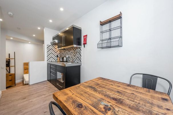 Studio to rent - Photo 1