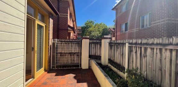 Full Brick Two Story Townhouse - Photo 2