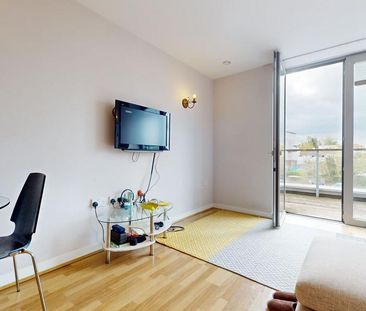 1 bedroom flat to rent - Photo 2