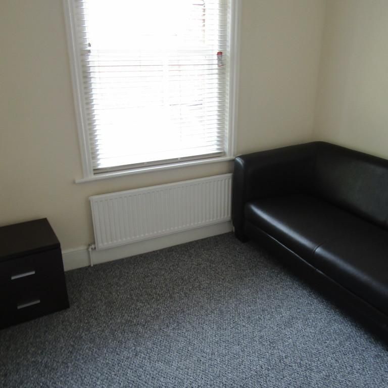 4 bedroom terraced house to rent - Photo 1