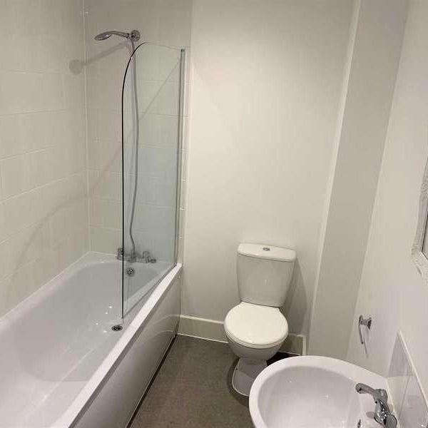 Crown House, OX16 - Photo 1