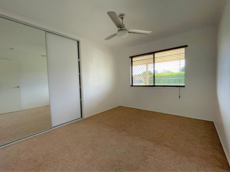 Smell the Sea Air - Neat 3 Bedroom Home - Photo 4