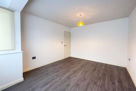 4 bedroom House To Let - Photo 5