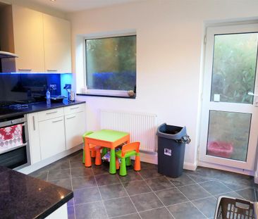 3 bedroom semi-detached house to rent - Photo 3