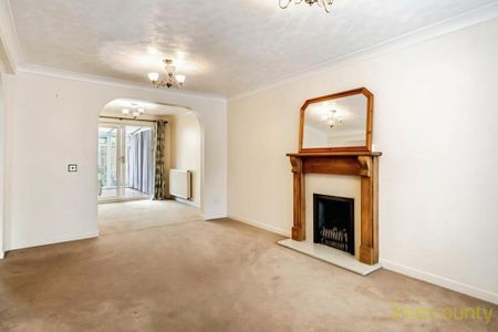 4 bedroom detached house to rent - Photo 2