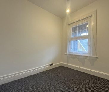 3 bedroom flat to rent - Photo 2