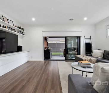 4 BEDROOM HOME LUXURY LIVING IN BROOKFIELD - Photo 3
