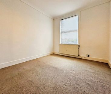 Dean Road, Hounslow, TW3 2EZ - Photo 4