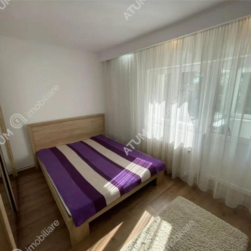 De inchiriat apartament cu 3 camere decomandate si 2 balcoane din zona centrala din Sibiu - Fotografie 1