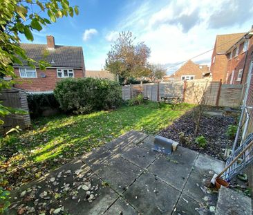 4 bedroom semi-detached house to rent - Photo 4