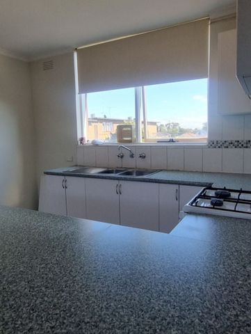 Charming Flat in Prime Location - Photo 2