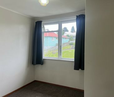 Four bedroom home available now! - Photo 2