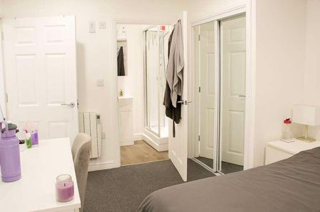 High Street // Bed Apartment // Aug, LN5 - Photo 4