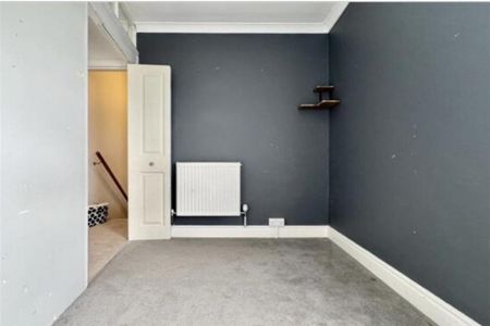 4 bedroom semi-detached house to rent - Photo 4