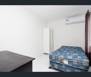 One bedroom plus small kitchen , Bathroom with Shower,Toilet and Wa... - Photo 1