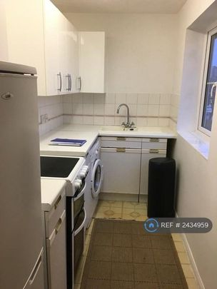 Studio to rent - Photo 1