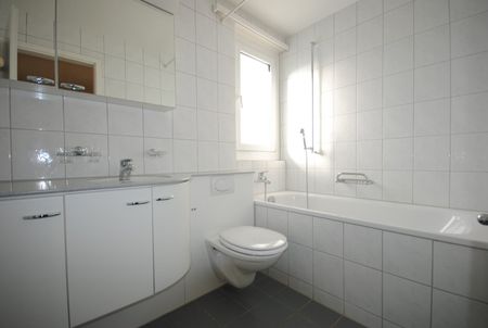 "Near city center and directly at the train station!" - Foto 3