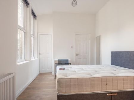 5 bedroom flat to rent - Photo 4