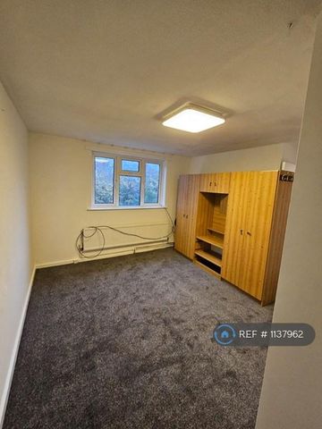 3 bedroom end of terrace house to rent - Photo 3